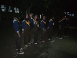 Persiapan Api Unggun PMR SMKN 1 labang