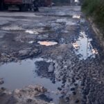 Akses Jalan Kabupaten Perempatan Alang-Alang Menuju Labang Rusak Parah, Warga Nilai Dinas (PUPR) Bangkalan Tutup Mata